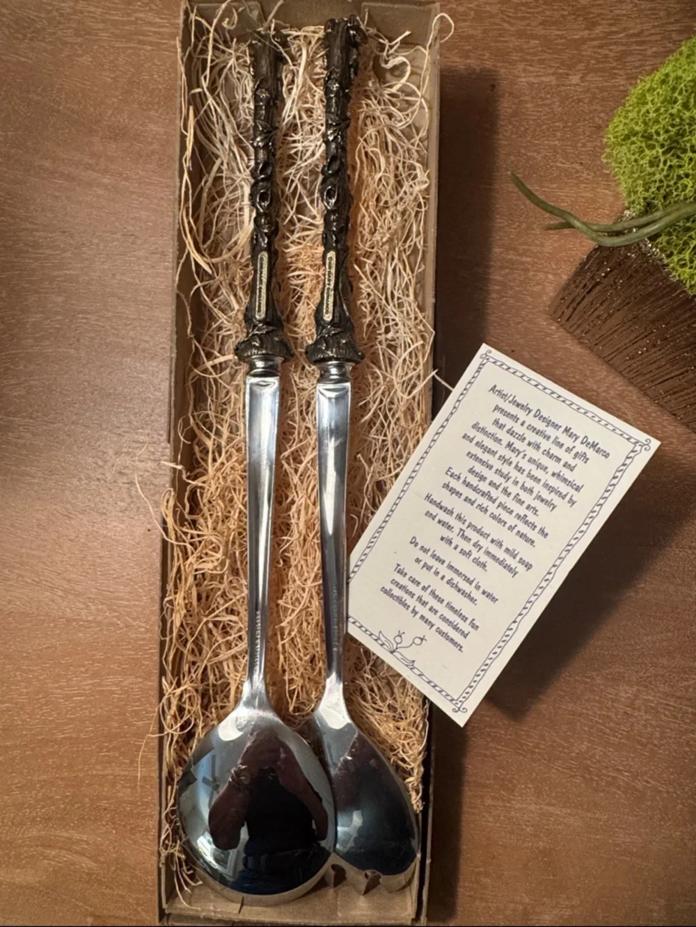 Lacontessa serving set with jeweled frogs